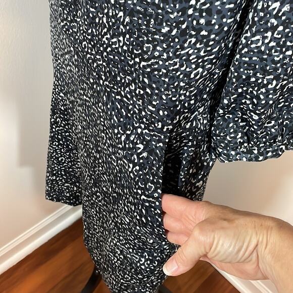 🤩3 for $30 Bundle Deal🤩
GAP printed silky shift dress - Picture 6 of 9